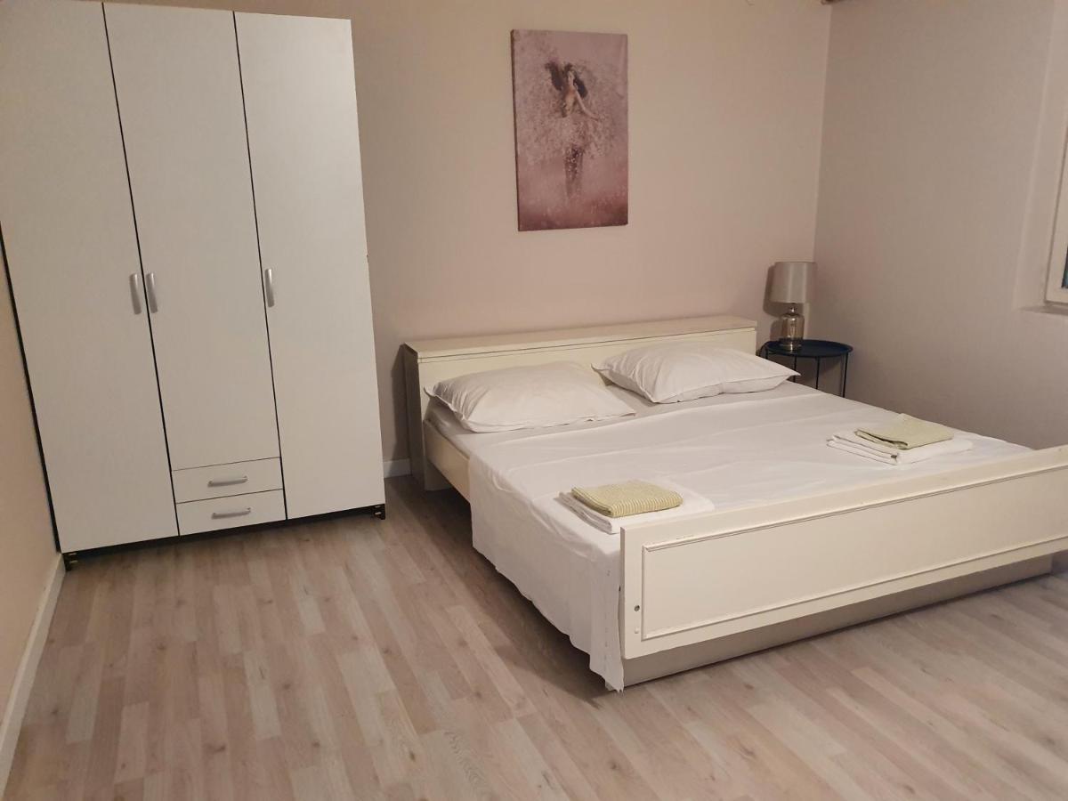 شقة Apartman Luka سيني المظهر الخارجي الصورة